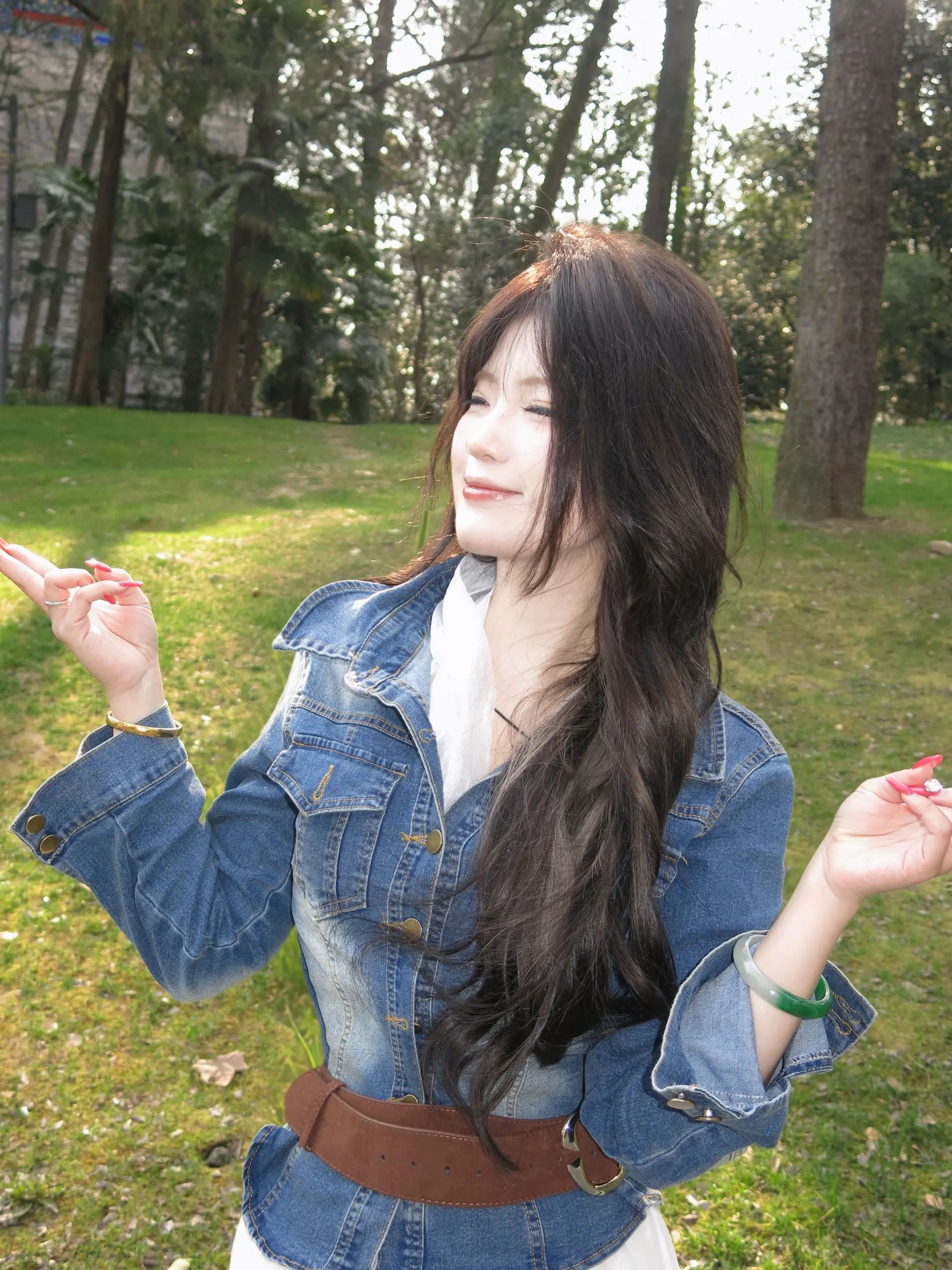 树是梧桐树 城是南京城 一句梧桐美 种满南京城