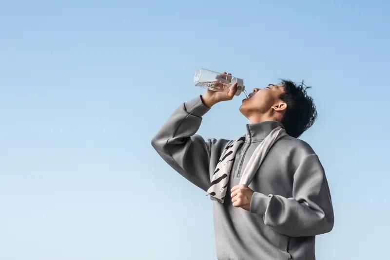 起床到底是先喝水还是先吃饭? 起床先喝水还是先吃饭，这事儿没有标准答案，得看个人