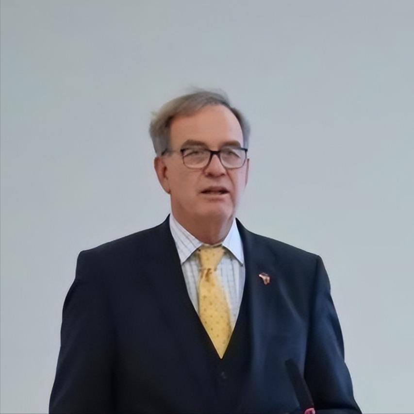 德国：中美打不起来了，因为打了也白打！日前德国教授曾坦率指出：美国不是害怕中国，