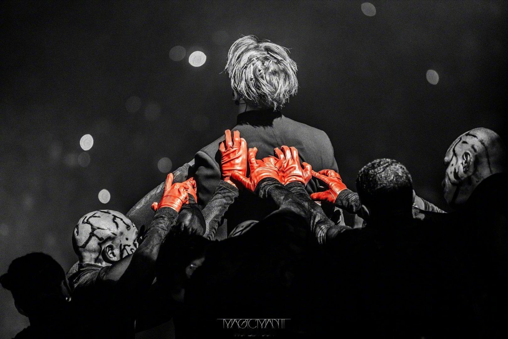 王嘉尔芝加哥巡演外国观众超九成还得是我们国际巨星王嘉尔！演唱会的氛围真的太好啦