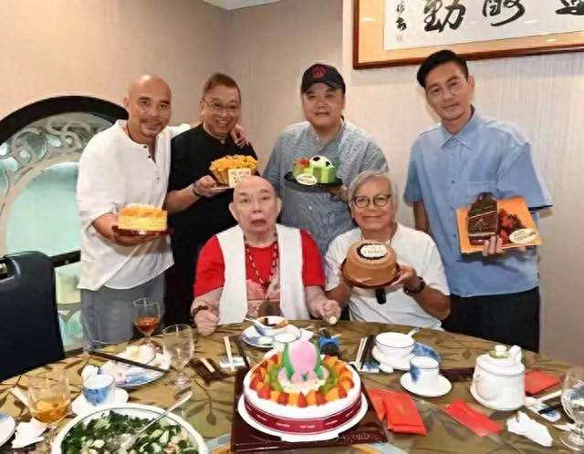 被黑20年众叛亲离！周星驰用一顿饭狠狠打脸谣言，结局太解气！