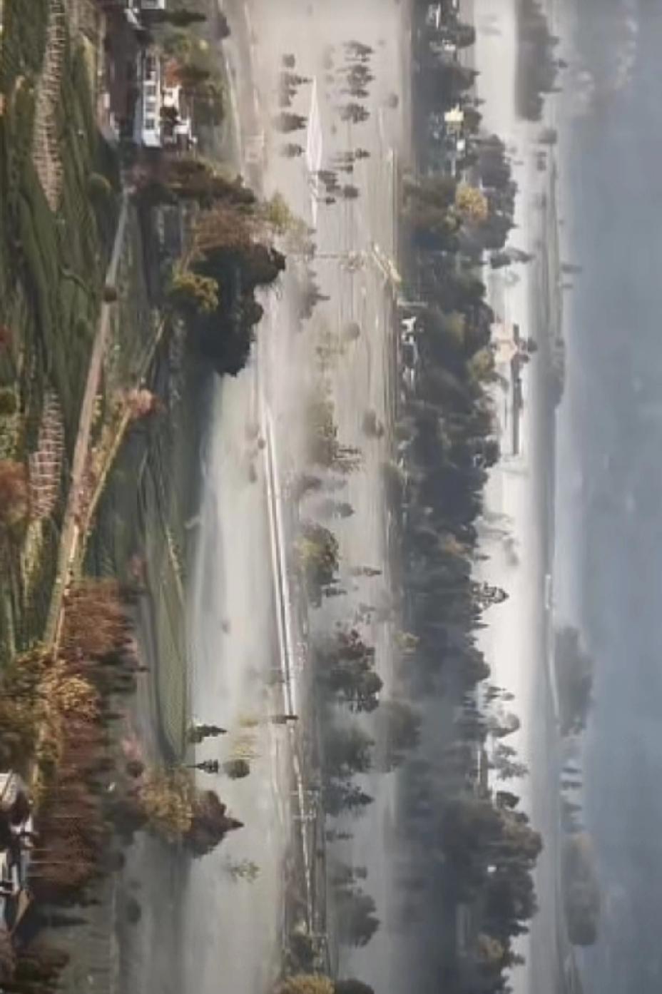 “火到人民日报了！”四川雅安市，一男子在山上拍摄，不料，当他抬头一看，竟发现了令