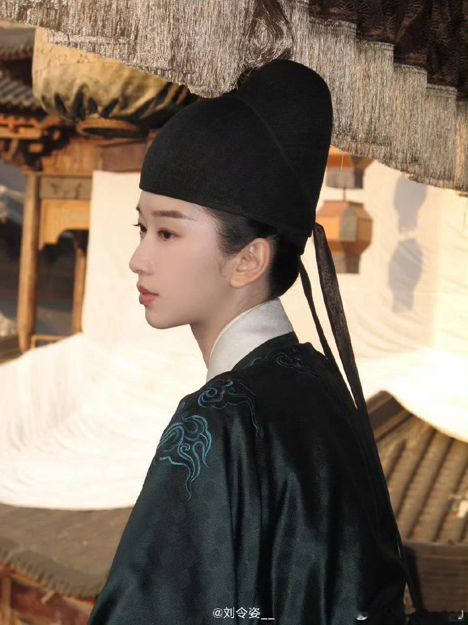 刘令姿有效女扮男装刘令姿这张脸做男做女都精彩刘令姿这波男装我给满分！英气逼人还不