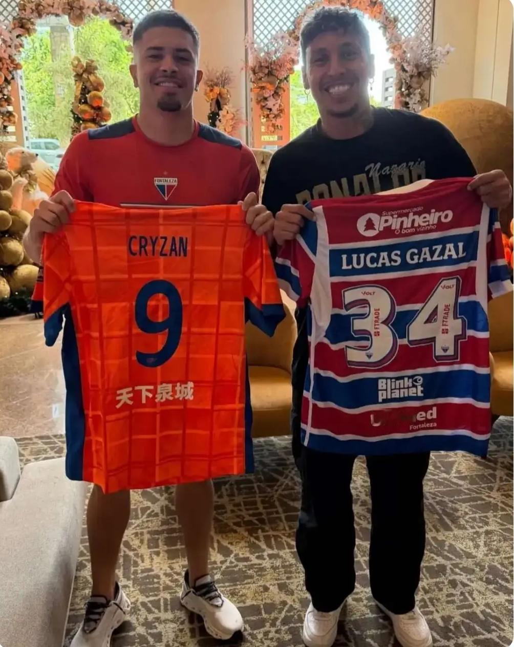 梦幻联动，话说克雷桑和卡扎尔会不会在一起讨论顶替位置的洛佩斯呢？
联赛结束后，球