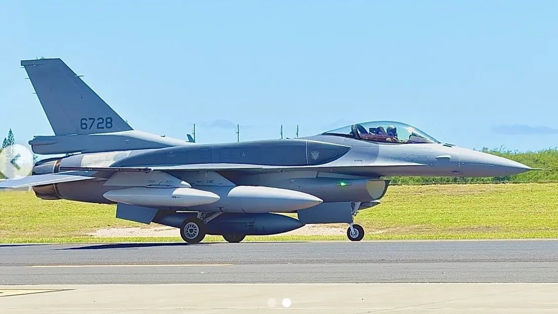 F-16 Block 70型飞机，“6727”和“6728”，它们在向台湾交付的
