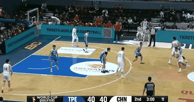 贺希宁的这记三分太提气

第二节，中国台北队追分很快，特别是外线三分球，接连打进