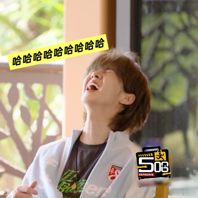 邓超长鹿晗笑点上了哈哈哈哈哈 邓超简直常驻鹿晗笑点，口误把蘸料说成zan料，瞬间