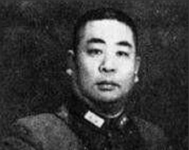 1931年，萧克看到一个俘虏后脸色大变，急忙对看守说：“他已经被俘，以后可以不用