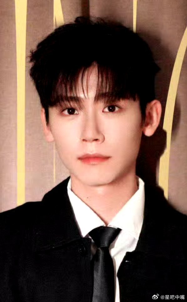 吃🍉青春偶像剧《逐夏》领衔主演：李卿  邓恩熙领衔主演：张昕懿  特邀主演：曾