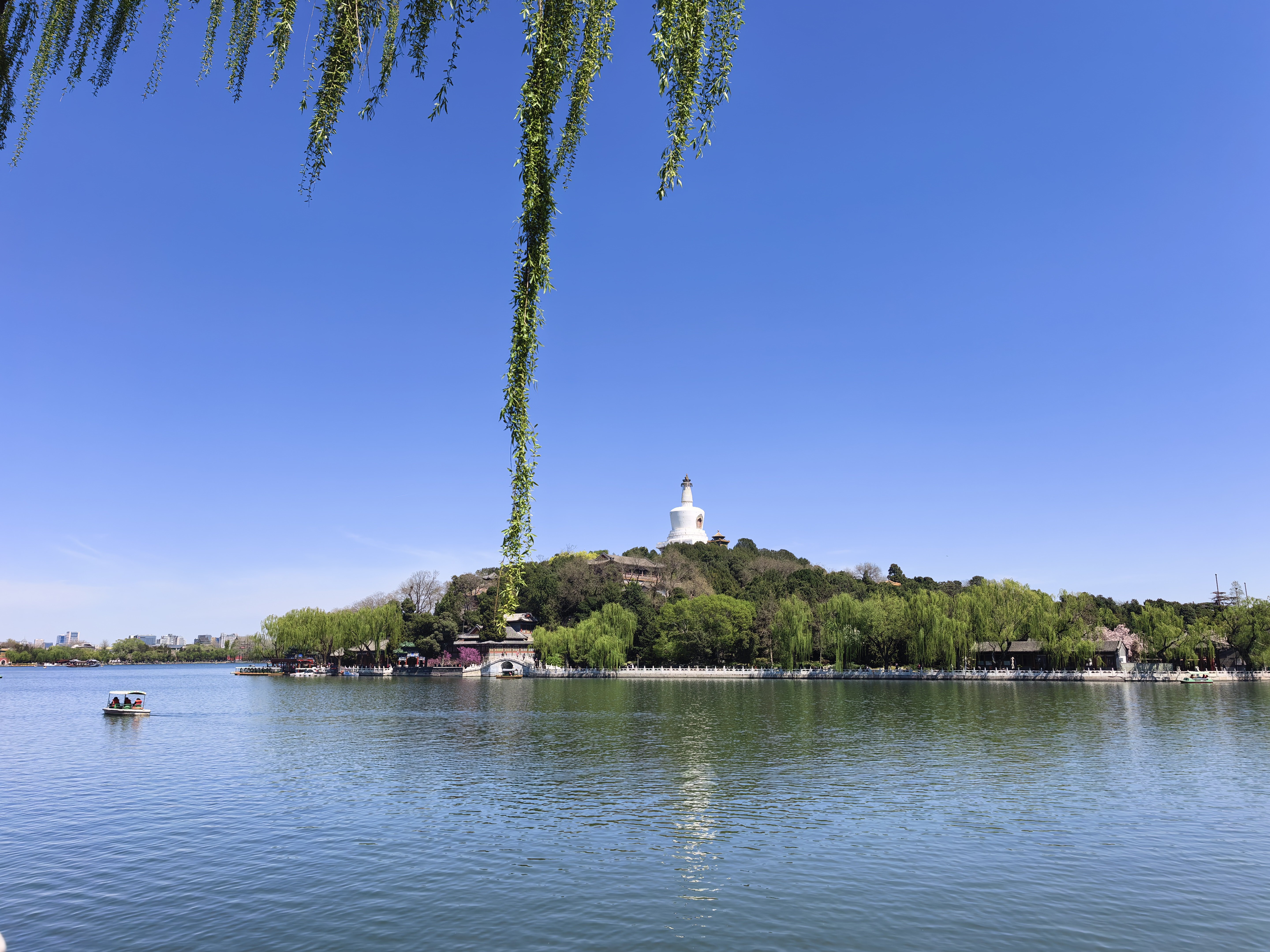 美伊同意坐下来谈了，两周的时间，够全球市场喘一口气了，欧美休市了，日韩股市A股港