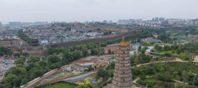 今天咱们聊一所学校——榆林学院。
说实话，这所学校在很多人眼里可能不太起眼。地处