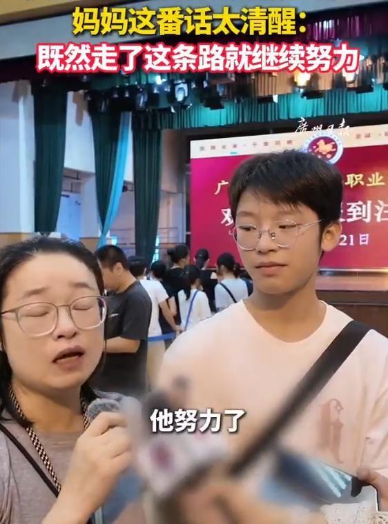 广州中考新生注册日，15岁考生邓翔轩以681分的高分放弃普高机会，坚定选择了广州