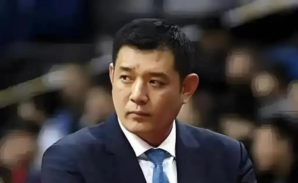 15连败，山东男篮赌上未来
 
把青训、外援、选人全交给一个人，这是CBA头一回