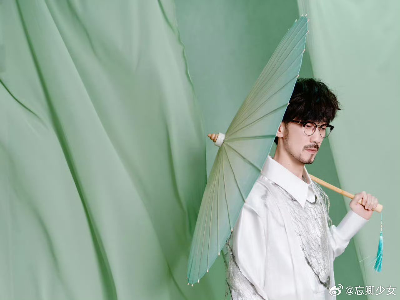 周传雄古风小生快哉快哉周传雄演唱会新歌首唱新歌《烟雨平生》现场首唱超绝，贵阳无人