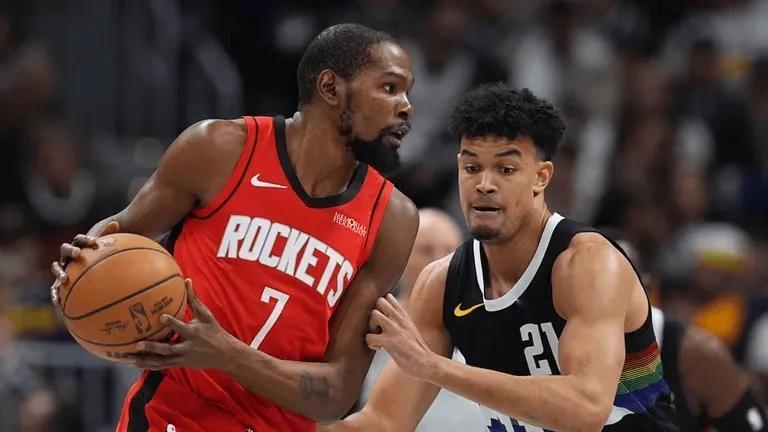 杜兰特已经连续三场上场时间40+了，乌度卡是不是忘了杜兰特是“老将”啊，以为是火