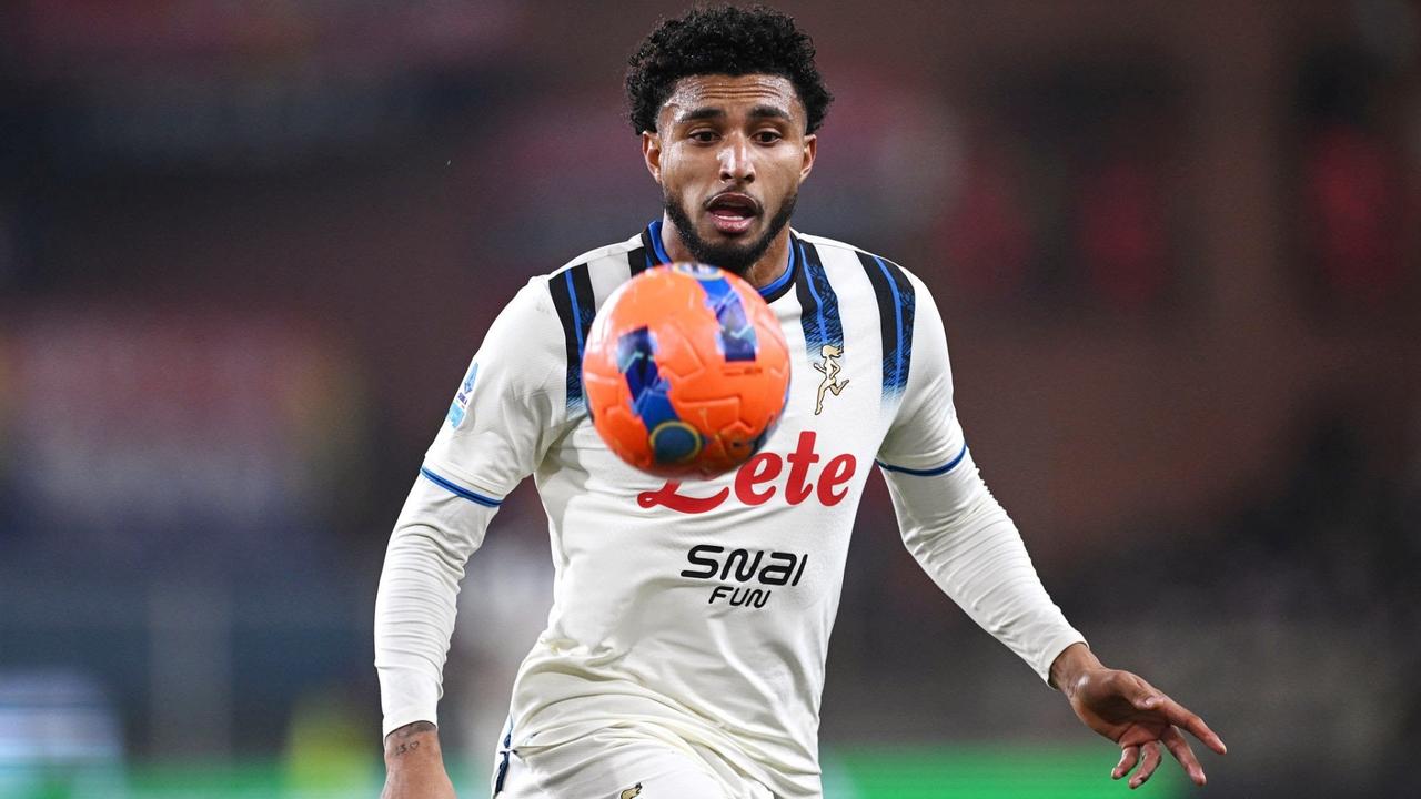 因对转会费有分歧，马竞与亚特兰大酒签下埃德森的谈判陷入停滞。
与此同时，英超联赛