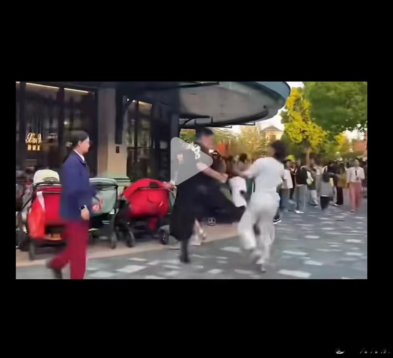 上海迪士尼回应游客劝阻吸烟被打原来🚬真的会让人有暴力倾向啊小小一支烟，危害万万