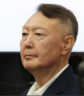 韩国政坛，真是杀疯了。

尹锡悦被法院一审判了无期徒刑，74岁的朴槿惠养老别墅直