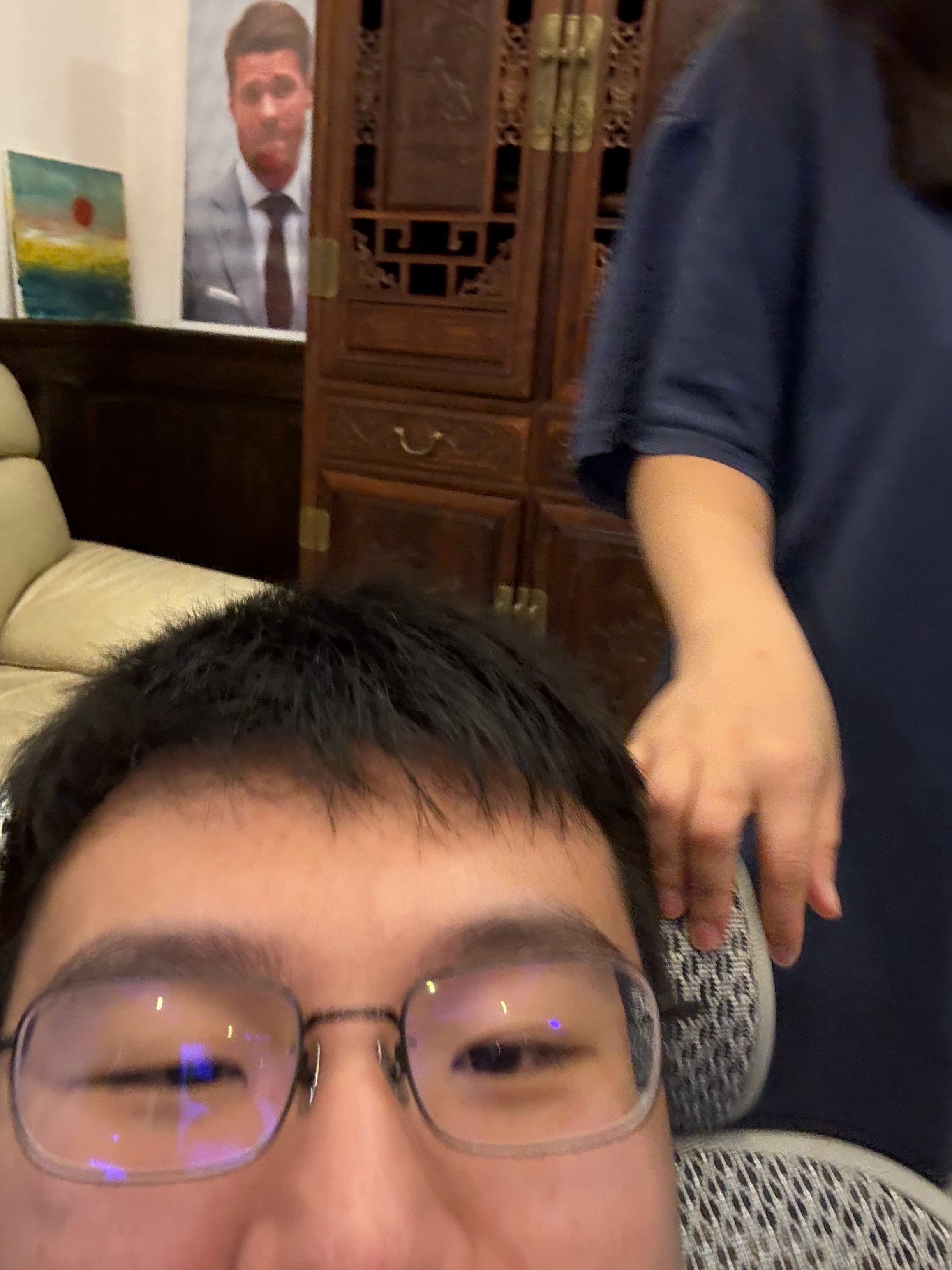 我妈妈刚刚过来，苦口婆心劝我千万不要炒股因为你爸爸从20岁炒到50多岁，一辈子都
