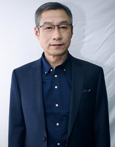 2005年，北京，刘佩琦哥哥病逝，16岁侄子刘伟无人照料，他心一软直接接回家当亲