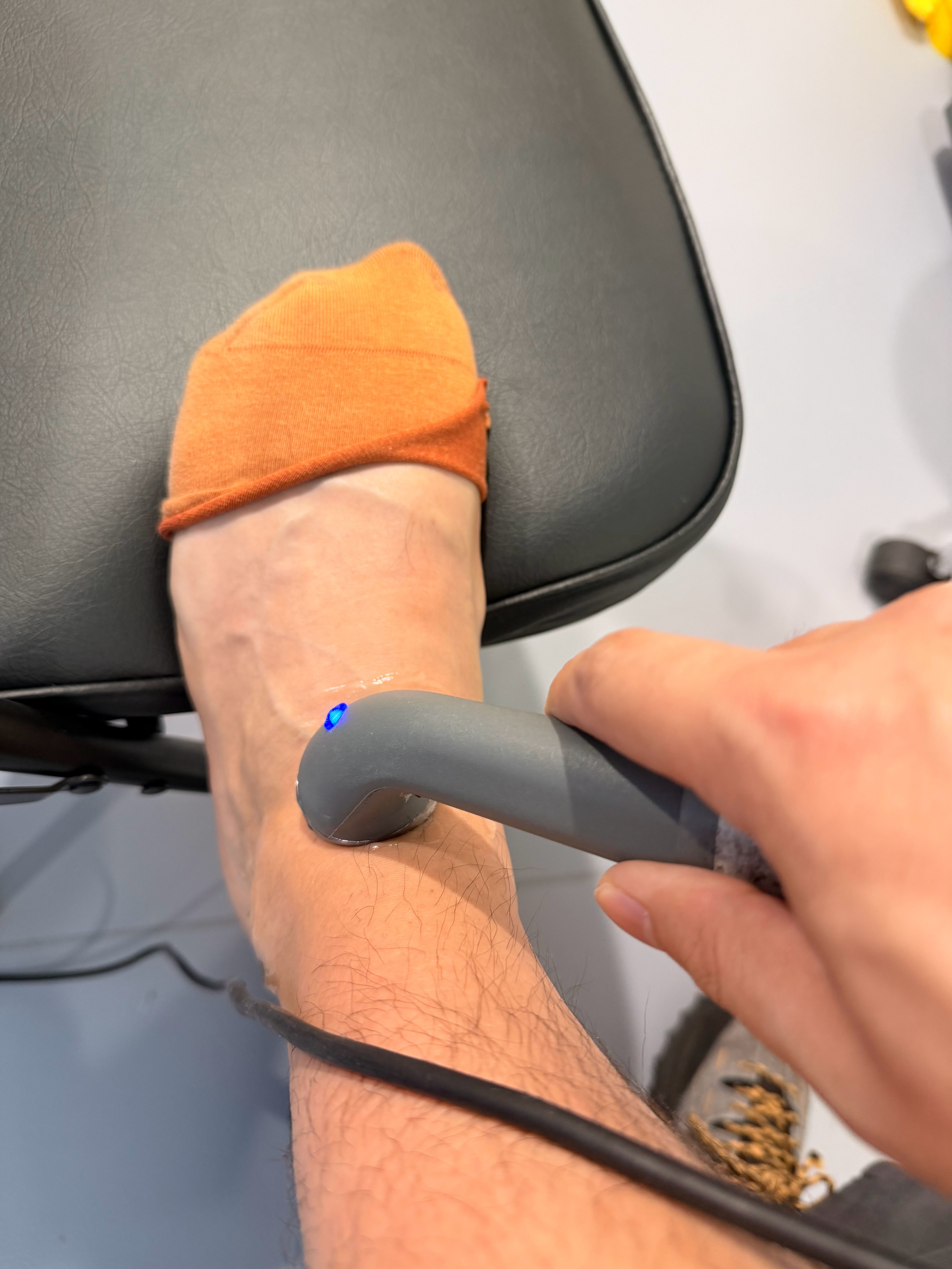 来朝阳医院常营院区的运动康复中心做脚踝的康复理疗还挺多运动员签名 