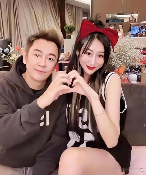 陈浩民妻子蒋丽莎在阿布扎比晒出紧急避难警报，直言这是人生第二次收到轰炸警报，感慨