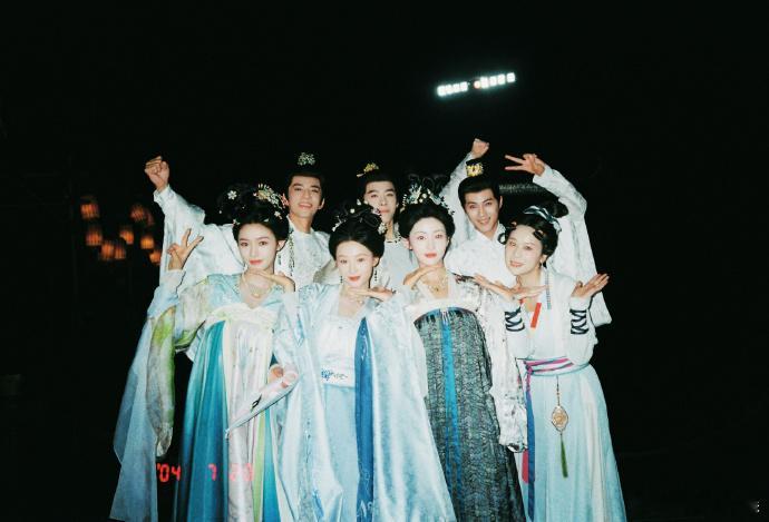 郭迦南给千娇主创起的昵称  郭迦南的昵称，是对《千娇》主创最温柔的致敬，这份情谊