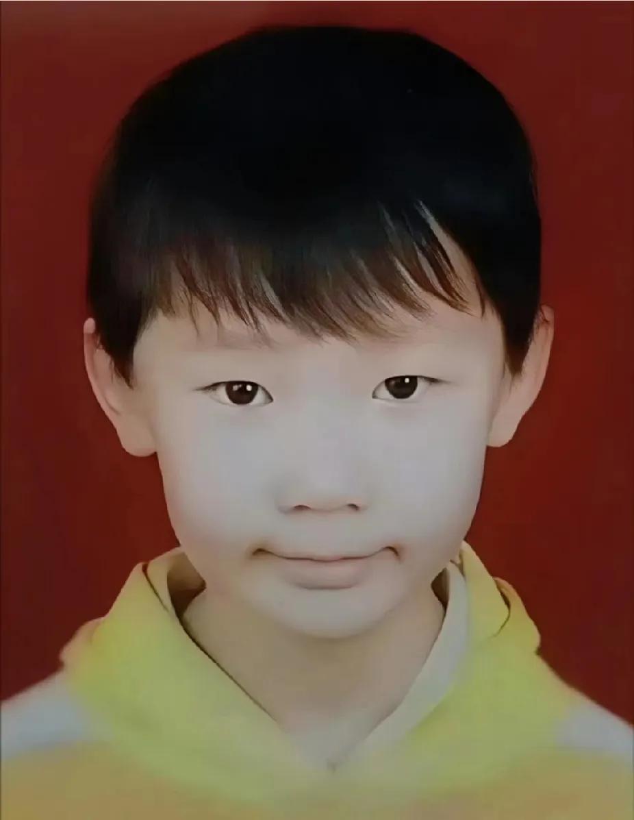 从稚气未脱的孩童，到青涩懵懂的少年，再到如今赛场上眼神坚毅、气场全开的乒乓猛将—