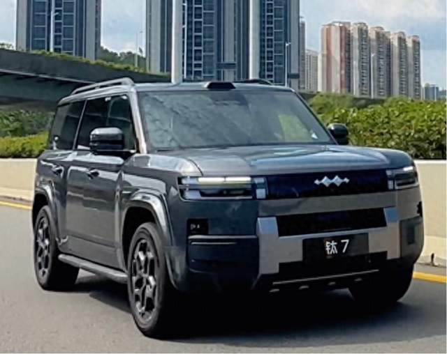 方程豹钛 7 吹爆性价比！家用硬派 SUV 真的无坑？