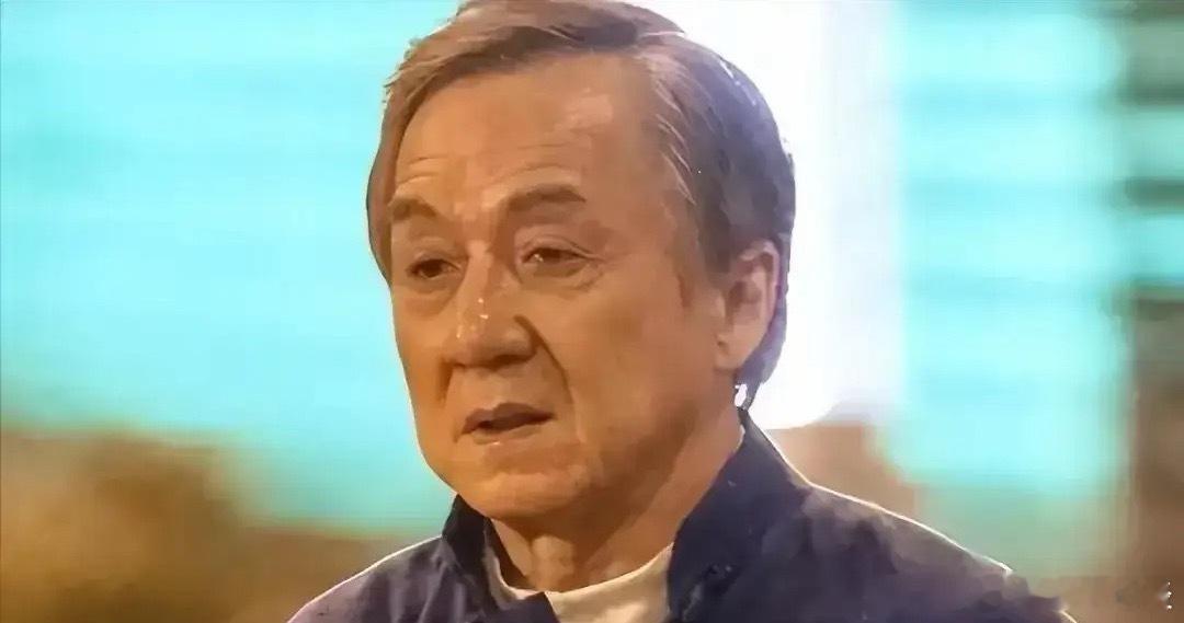 成龙承认，他现在最怕的不是死。是手机永远不响。儿子已经三年没联系他。上次对话，还