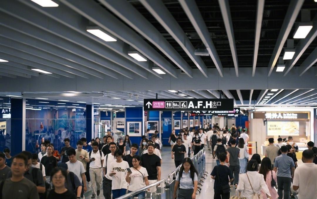 二十一号线天河公园、苏元站停止对外服务期间，因车站部分出入口通道、站厅、站台等区