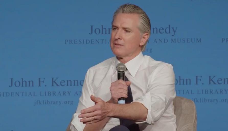 加州州长纽森今天（3月12日）发文痛骂特朗普：“我谈到了我的阅读障碍。我知道这对