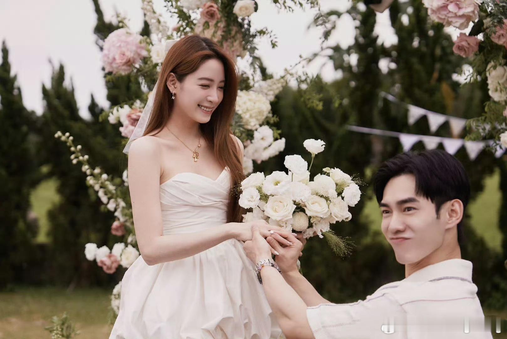 恭喜！张书豪向欧阳妮妮求婚成功，欧阳娜娜分享现场视频。6月29日，张书豪在社交平