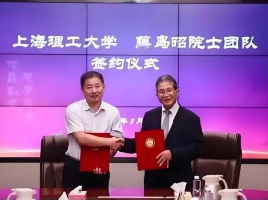 日本要气死了！2021年，日本顶尖科学家藤岛昭，竟带着他们的机密技术，连夜组团投