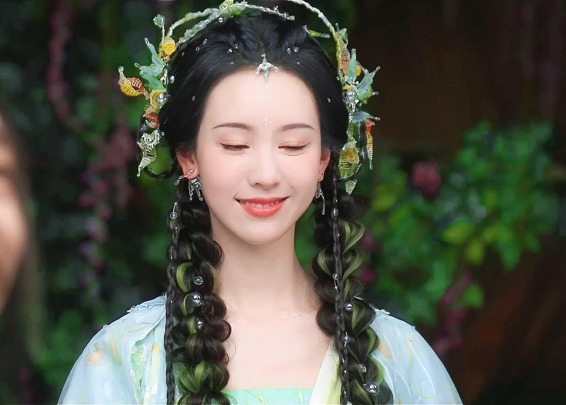 #陈都灵骗爱夺宝不走心走戏##陈都灵说月啼暇副业是演员# 哇哦，《狐妖小红娘》里