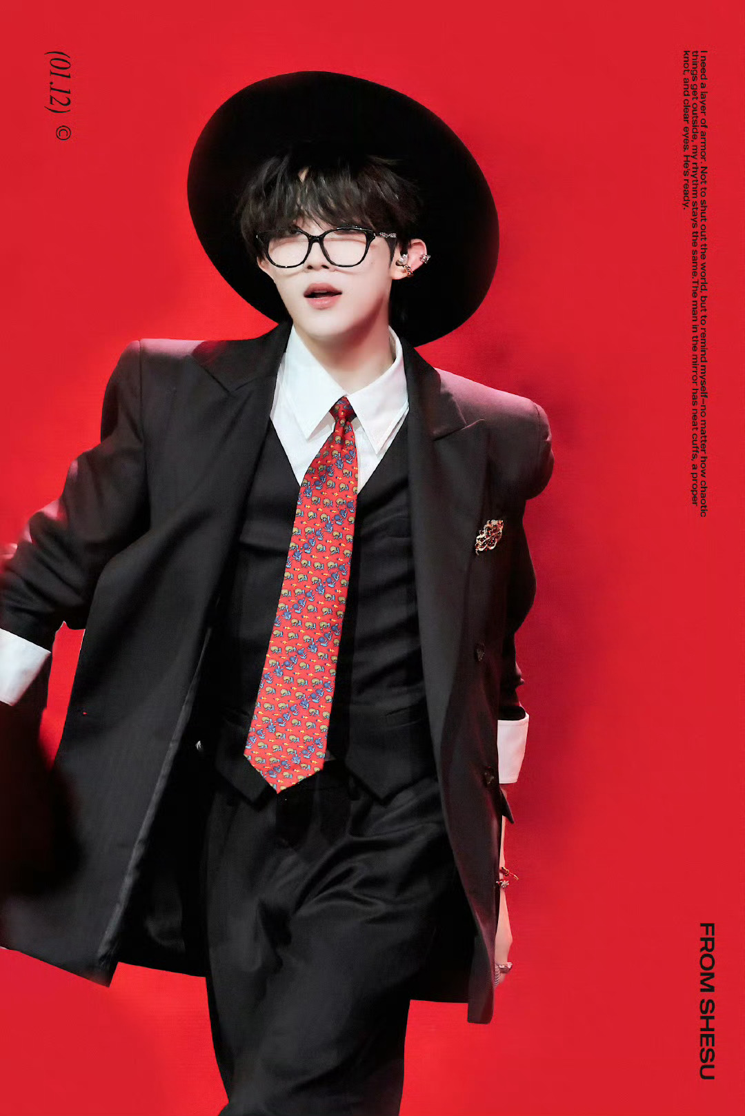 苏新皓黑框眼镜的作用是装乖吗同样一首歌，状态差这么多，合着眼镜是用来装乖的 