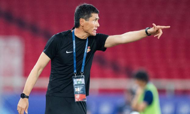 当叙利亚球员用脚击碎我们14亿人的足球梦时，某个训练基地的草坪刚完成第七次翻新。