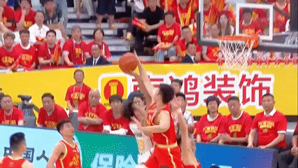 简直蛮干！
-
-
还剩最后1分25秒，深圳85：90只落后广厦5分。王浩然好不