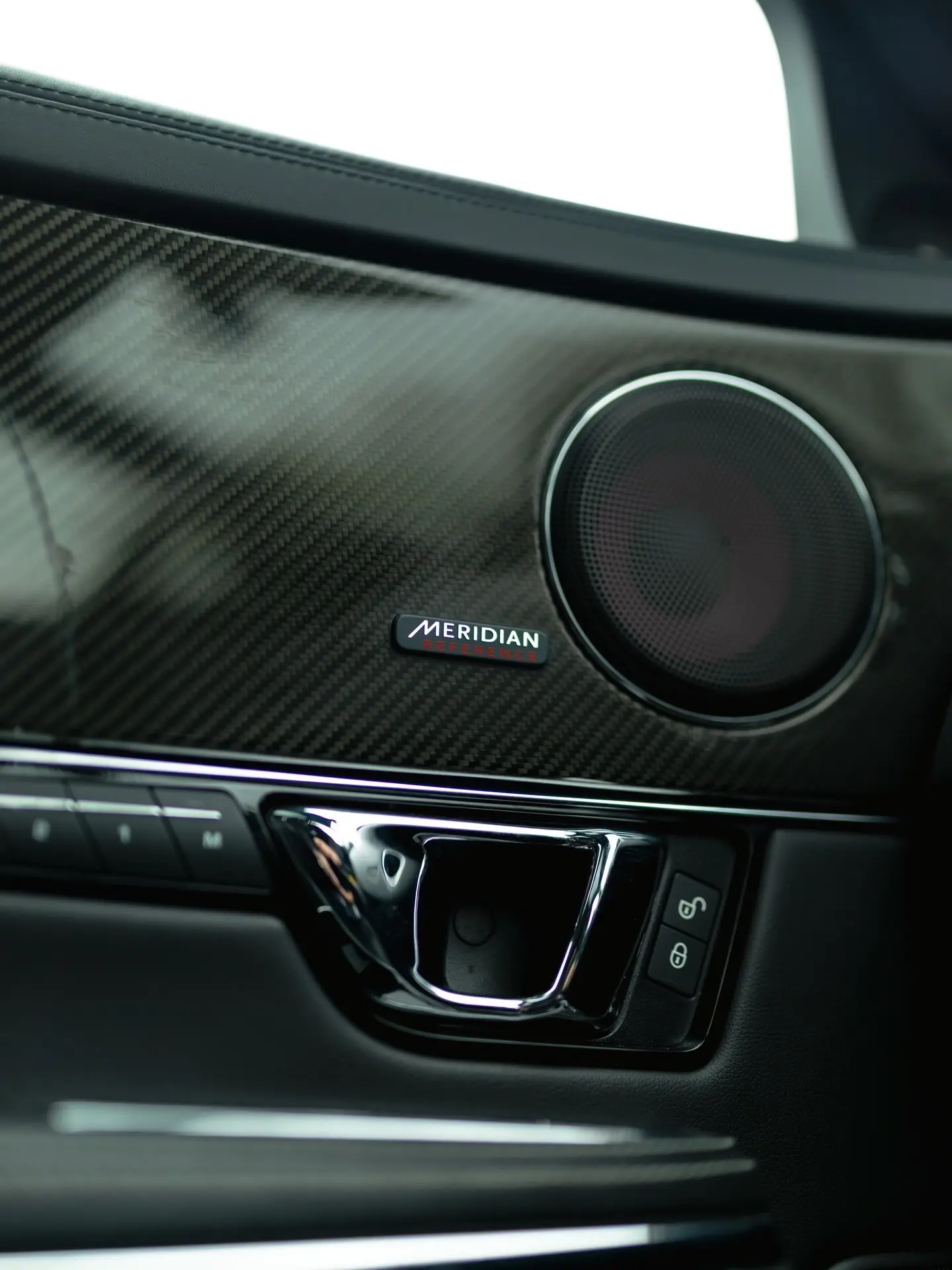 捷豹XJ的顶级版本：Autobiography（巅峰版/自传版） 代表...