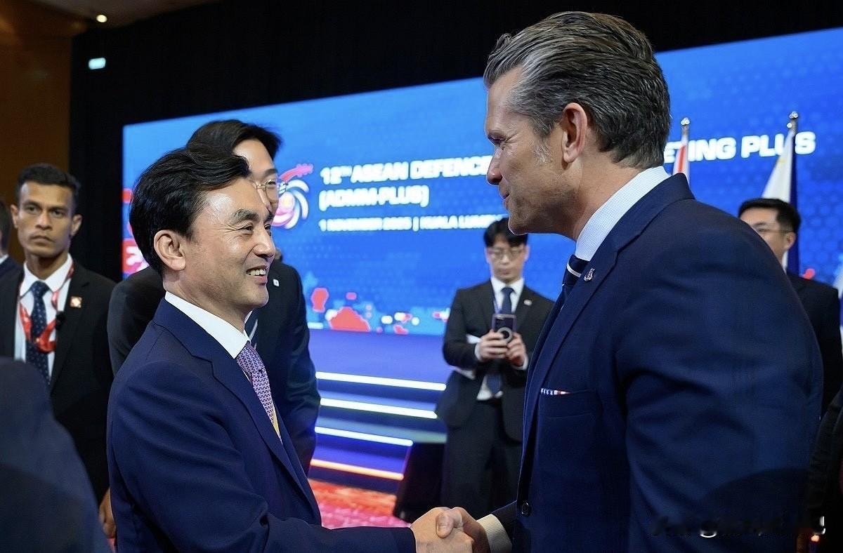 韩国国防部长安圭伯与美国战争部长赫格塞斯将前往韩朝边境板门店共同警备区进行视察，