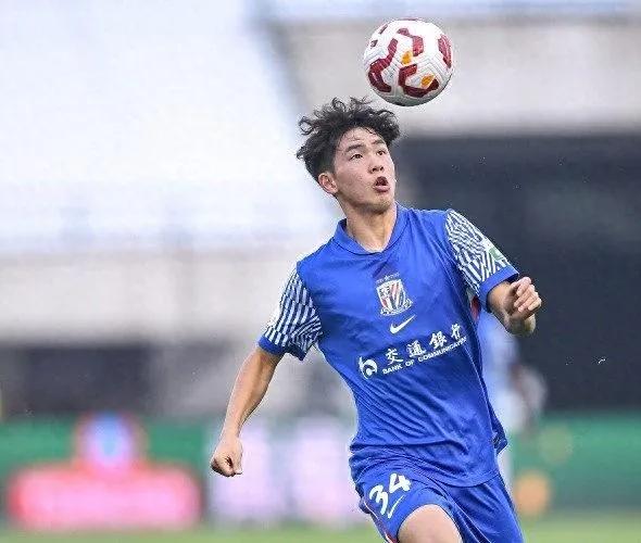 海港压力来了！申花2-0狂胜海牛！重新回到榜首！全场比赛压着海牛打！还有几次越位