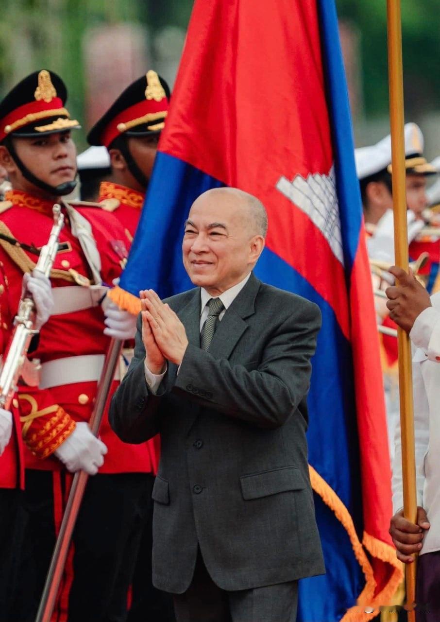 柬埔寨这两天有个大喜事：国王陛下当选法国巴黎海外科学院院士，洪森亲王的祝贺，是全