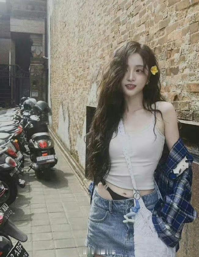 吴宣仪内裤这样穿太有损形象了吧 ​​​