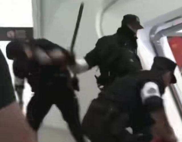 以色列打完 西班牙 打？以色列是西班牙政府的主子吗？西班牙警察在机场用 警棍 殴
