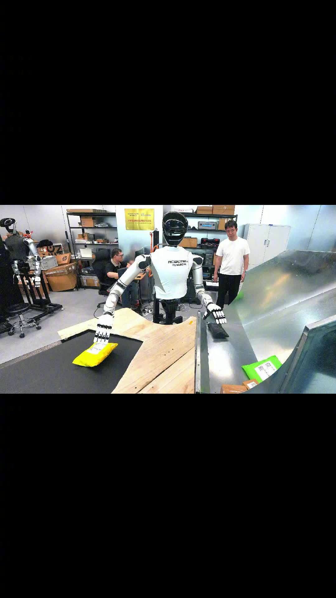 【中国人形机器人又创世界纪录，银河通用机器人街边小店自主工作超1年】6 月 11