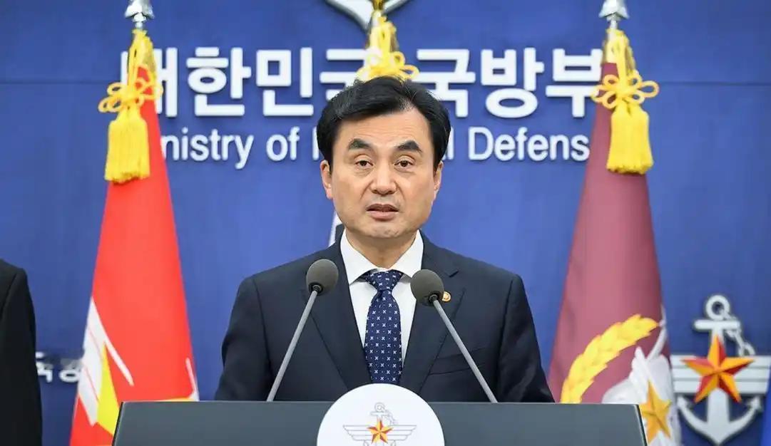 5月10号这天，韩国国防部长安圭伯，当着所有媒体的镜头，毫不含糊地跟美国叫板——