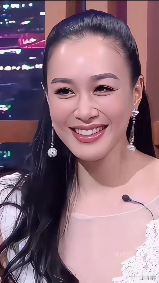 中越混血美女钟丽缇.五十六岁了，还是这么漂亮。
