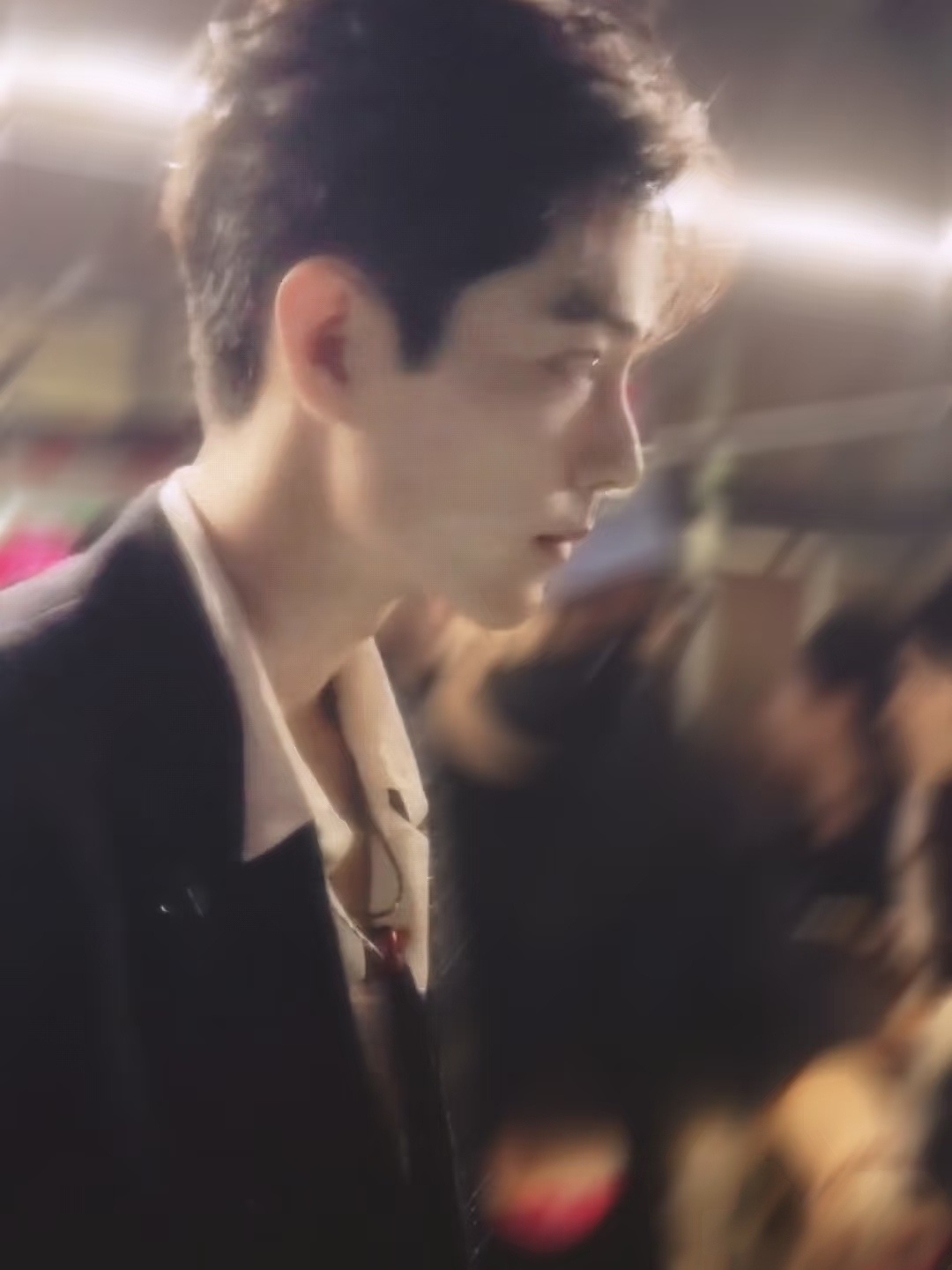 第一张我还是第一次见怼这么近还是好完美一张脸