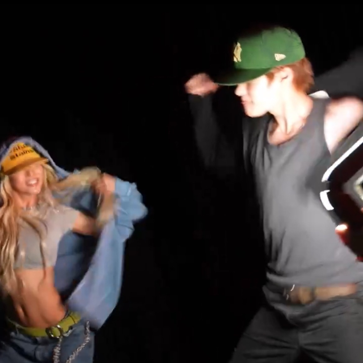 每次跟这种性感风大姐姐同框氛围真的不一样啊啊啊啊啊啊啊啊梦女病犯了我真的好喜欢他