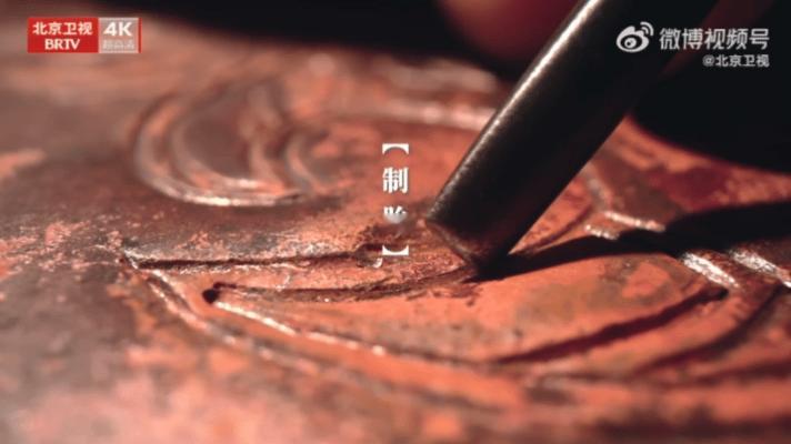 北京台春晚景泰蓝非遗主标识贺岁 从纸上线条到立体景泰蓝，北京台春晚把马年浪漫刻进